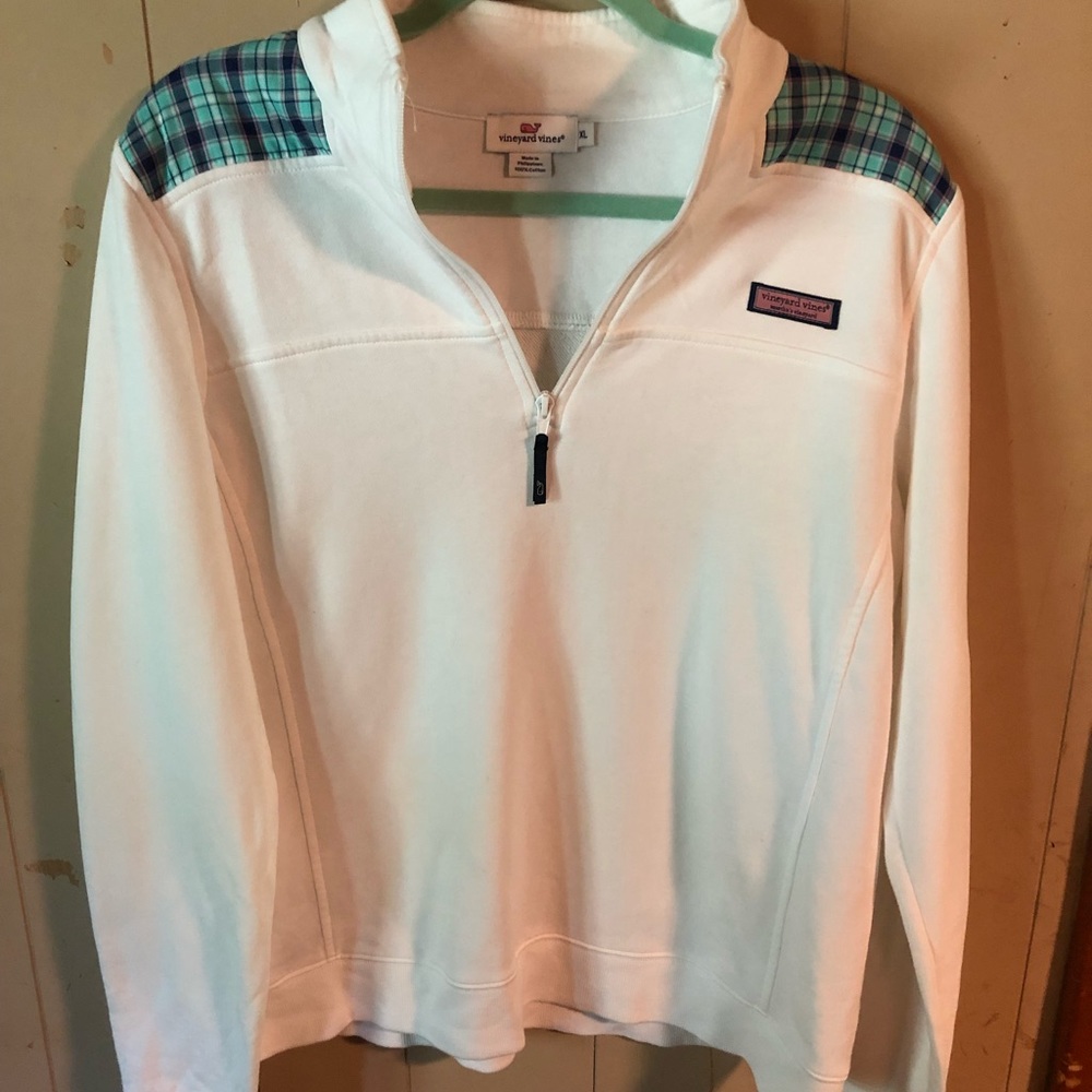 Women’s vineyard vines white plaid pullover